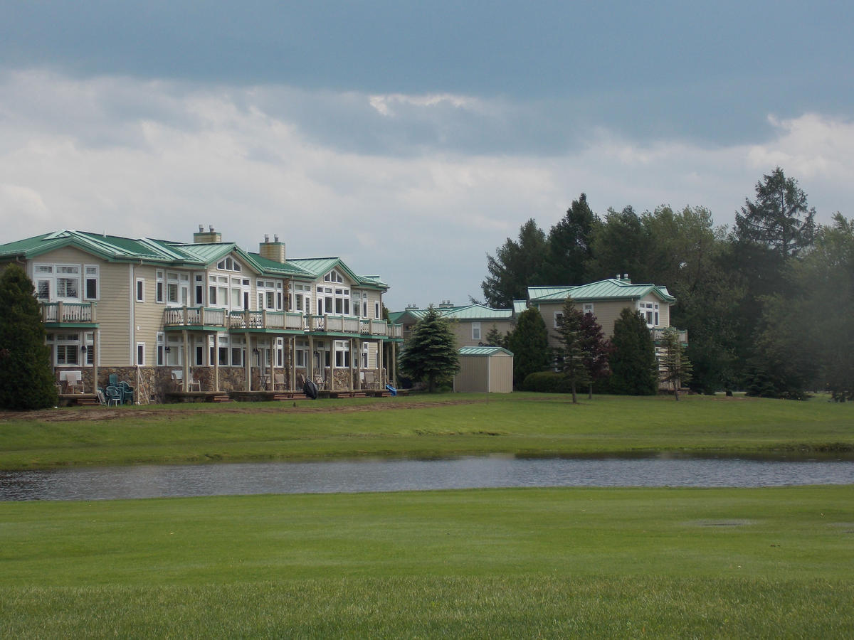 Fairway Suites At The Peak French Creek Экстерьер фото