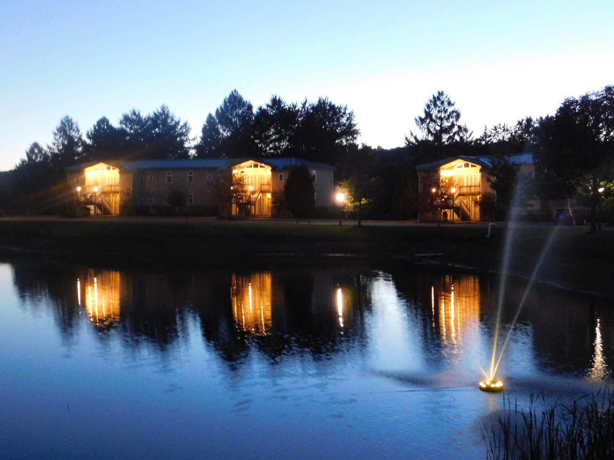 Fairway Suites At The Peak French Creek Экстерьер фото